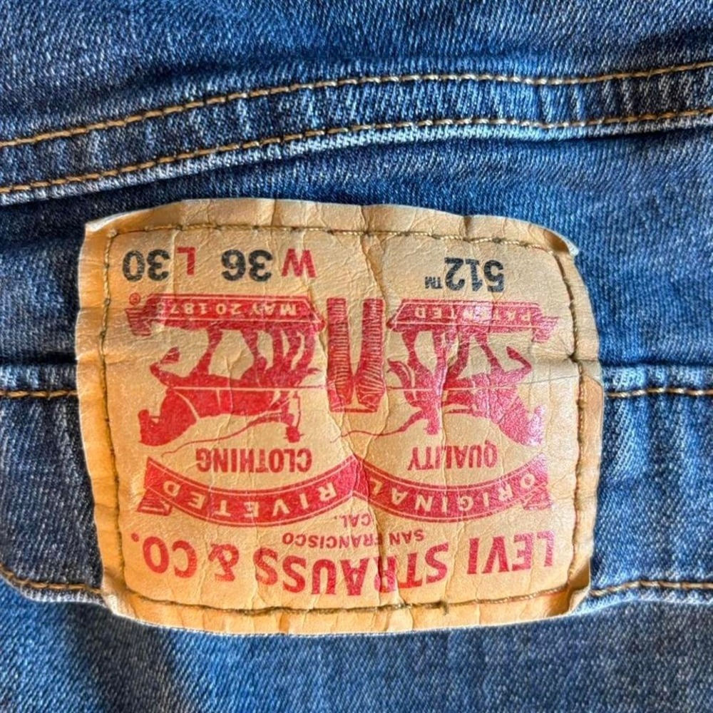 Levi's - Picture 3 of 6